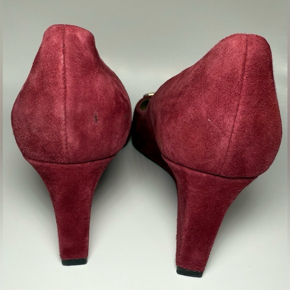 TORY BURCH LUNA EMBELLISHED SUEDE MEDALLION WEDGE HEEL PUMPS SZ 7M - Picture 13 of 15